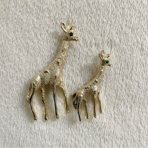 Vintage 1970s Giraffe Brooch Set – Mother & Baby Figural Animal Pins Rhinestone
